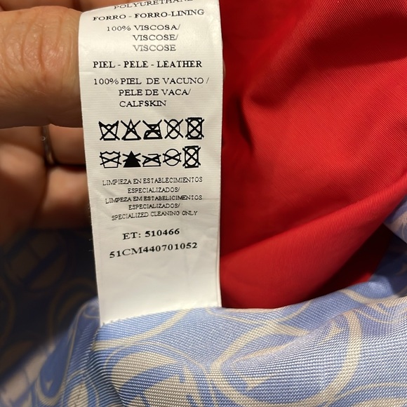 ❤️AS NEW❣️EUC❣️CAROLINA HERRERA❣️CH Short Rain Jacket. Genuine Leather trim. - Picture 11 of 13